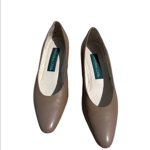 Naturalizer tan leather heels